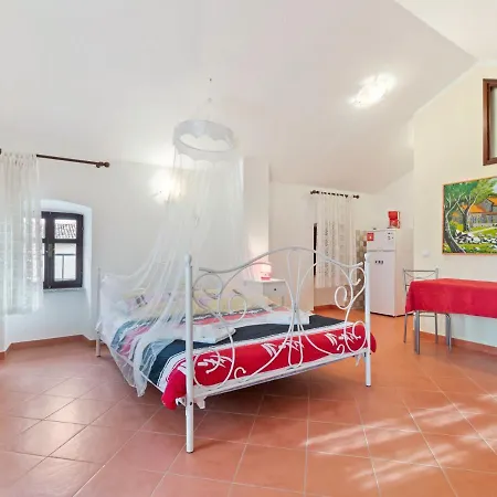 Secluded In Rovinj With Garden